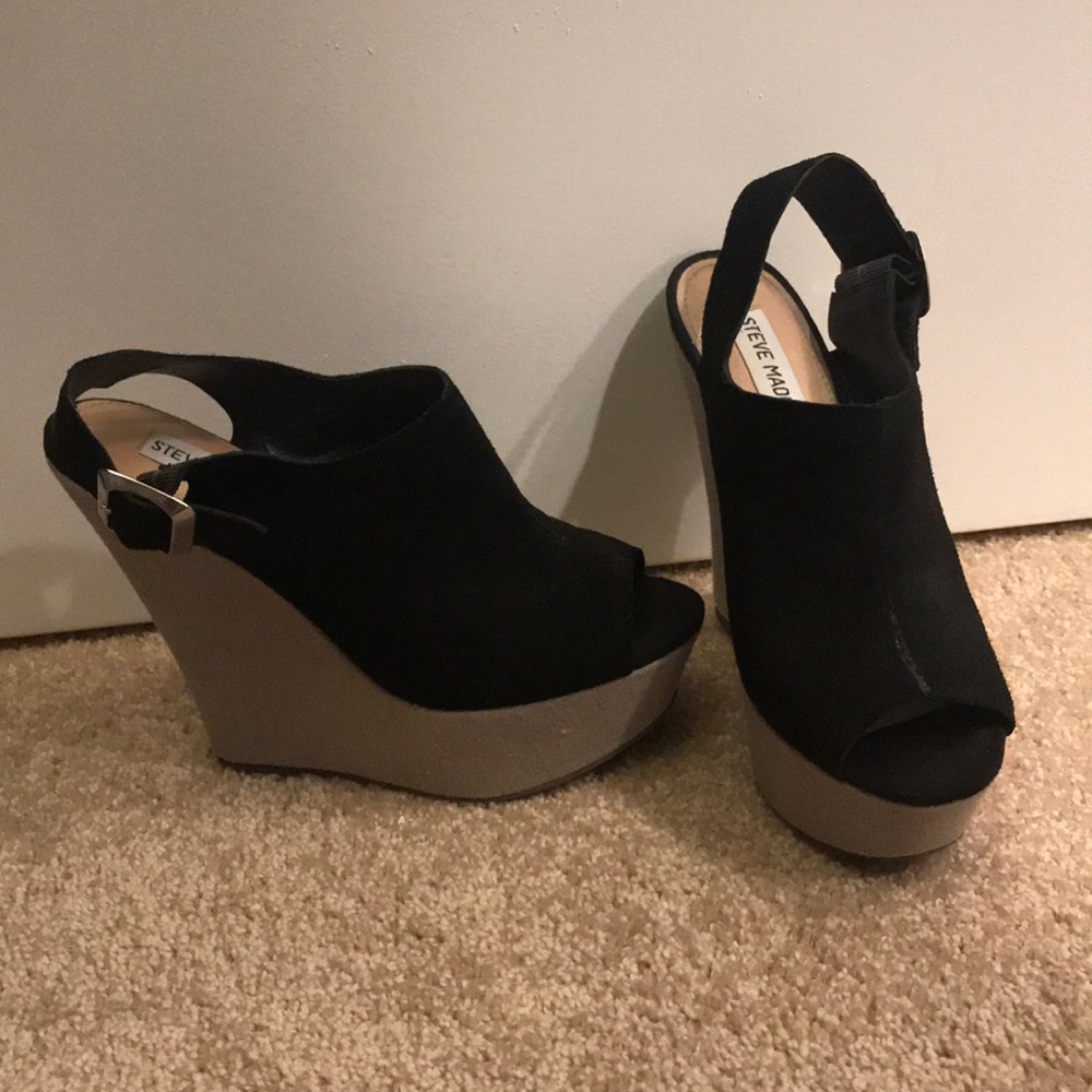 Size 7 Steve Madden wedge sandal